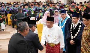Wagub Cik Ujang Hadiri Wisuda ke-80 dan Milad ke-47 UMP, Dorong Perguruan Tinggi Cetak SDM Unggul Menuju Indonesia Emas 2045 Wagub Cik Ujang Hadiri Wisuda ke-80 dan Milad ke-47 UMP, Dorong Perguruan Tinggi Cetak SDM Unggul Menuju Indonesia Emas 2045
