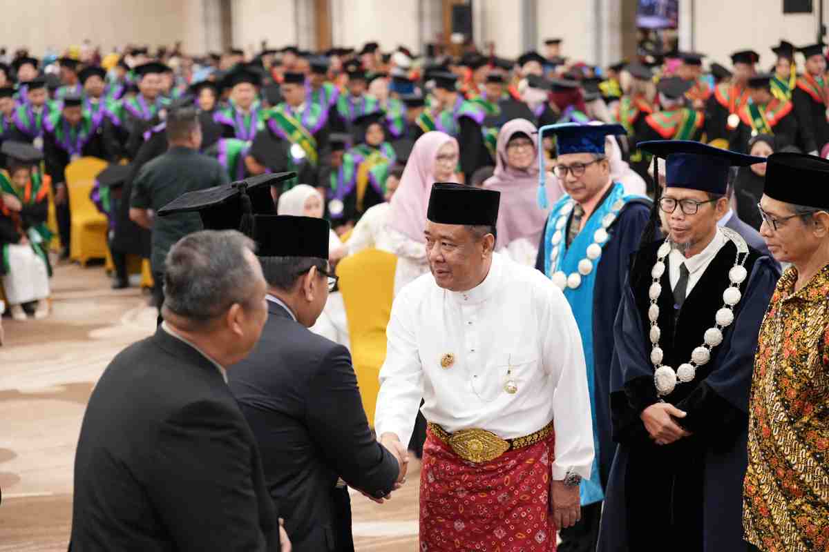 Wagub Cik Ujang Hadiri Wisuda ke-80 dan Milad ke-47 UMP, Dorong Perguruan Tinggi Cetak SDM Unggul Menuju Indonesia Emas 2045