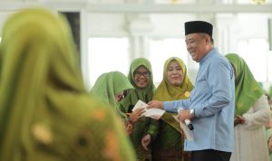 Wagub Cik Ujang Ajak Masyarakat Maknai Hijrah sebagai Semangat Perubahan pada Gebyar Muharam 1448 H dan Harlah Muslimat NU ke-80 Wagub Cik Ujang Ajak Masyarakat Maknai Hijrah sebagai Semangat Perubahan pada Gebyar Muharam 1448 H dan Harlah Muslimat NU ke-80