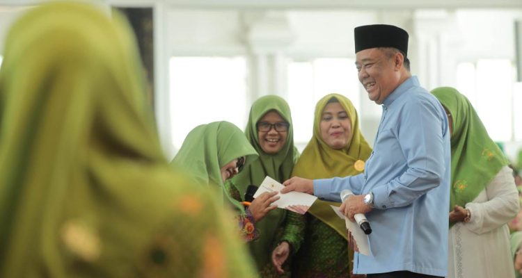 Wagub Cik Ujang Ajak Masyarakat Maknai Hijrah sebagai Semangat Perubahan pada Gebyar Muharam 1448 H dan Harlah Muslimat NU ke-80
