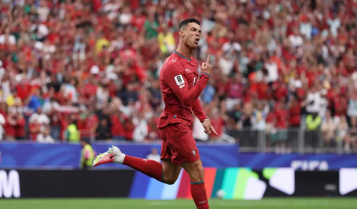 Cristiano Ronaldo Cristiano Ronaldo Cetak Sejarah Baru, Portugal Hancurkan Uzbekistan 5-0 di Piala Dunia 2026