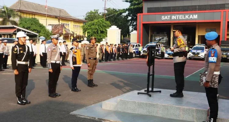 Kapolres-Lahat-Apel Kapolres Lahat Pimpin Gelar Pasukan Operasi Patuh Musi 2026, Siap Tingkatkan Kesadaran Tertib Berlalu Lintas