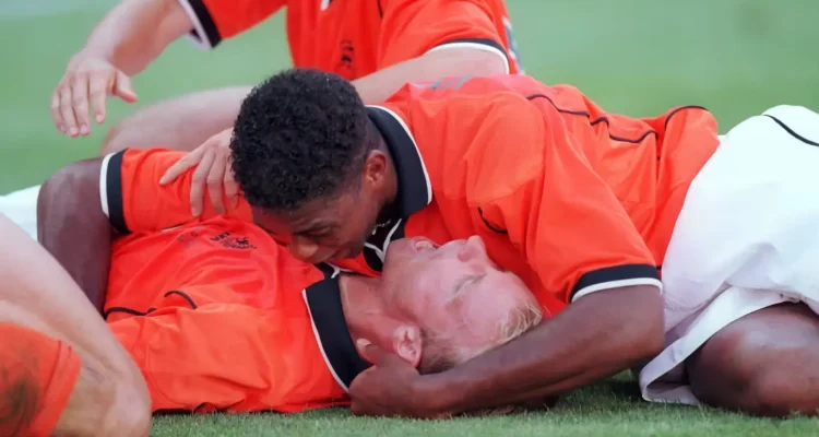 Onderwerp-Subject-Holland-Argentina-2-1-World-Cup-1998-Seizoen-Season-1997-1998-1998-1999-FOTO-PHOTO-Holland-s-Pa Gol Ajaib Piala Dunia: Mahakarya Dennis Bergkamp yang Membungkam Argentina di Marseille