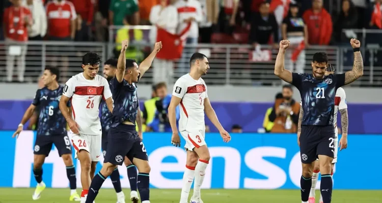 Montella Minta Pemain Turki Tetap Tegakkan Kepala Meski Tersingkir, Paraguay Jaga Asa ke Babak 32 Besar