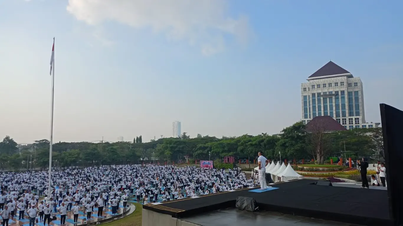 Unesa Pecahkan Rekor MURI, Libatkan 150 Disabilitas dalam Yoga Massal Terbesar di Indonesia