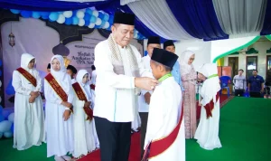 Haru dan Bangga! Bupati Toha Teken Langsung Sertifikat Santri Khatam 30 Juz di Sungai Angit