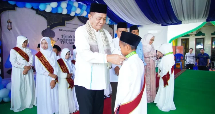 Haru dan Bangga! Bupati Toha Teken Langsung Sertifikat Santri Khatam 30 Juz di Sungai Angit