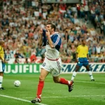 Zidane dan Dua Sundulan Bersejarah yang Hancurkan Brasil di Final Piala Dunia 1998