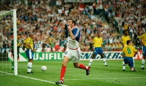 Zidane dan Dua Sundulan Bersejarah yang Hancurkan Brasil di Final Piala Dunia 1998