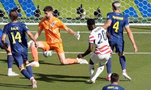 Amerika-Serikat-vs-Bosnia-Piala-Dunia-2026(1) Amerika Serikat Tumbangkan Bosnia 2-0 Meski Bermain dengan 10 Orang, Melaju ke 16 Besar Piala Dunia 2026