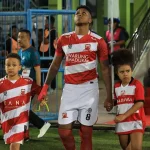 Hugo Gomes Resmi Pulang ke Madura United, Jaja Siap Hidupkan Kembali Magis Lini Tengah Laskar Sape Kerrab