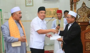 Safari Jumat di Masjid Al Hikmah, Cik Ujang Apresiasi Kekompakan Warga Srimulya Safari Jumat di Masjid Al Hikmah, Cik Ujang Apresiasi Kekompakan Warga Srimulya