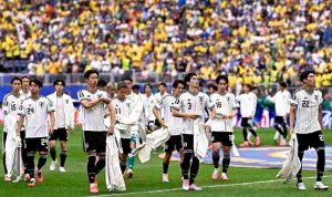 Japan-players-react-after-being-eliminated-from-the-2026-FIFA-World-Cup-after-defeat-by-Brazil (1) Asia di Piala Dunia 2026: Hanya Australia dan Jepang Lolos Fase Grup, Regenerasi Jadi PR Besar Jelang Piala Asia