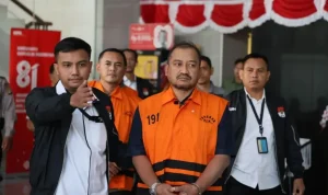 KPK-Bupati-Pemalang Bupati Pemalang Anom Widiyantoro Resmi Ditahan KPK, Sampaikan Permintaan Maaf Usai OTT