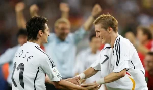 Miroslav-Klose-and-Bastian-Schweinsteiger-celebrate-Germany-s-3-1-victory-over-Portugal-in-Stuttgart-in-the-third-place-play-off-at-the-2006-FIFA-World-Cup Daftar Pemain dengan Kemenangan Terbanyak di Piala Dunia, Miroslav Klose Masih Raja, Lionel Messi Terus Dekati Rekor