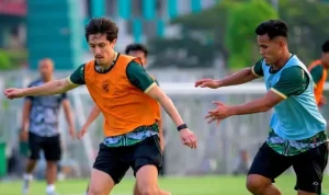 Bernardo Tavares Fokus Jaga Kondisi Pemain, Jetlag Jadi Tantangan Persebaya Sambut Musim 2026/2027