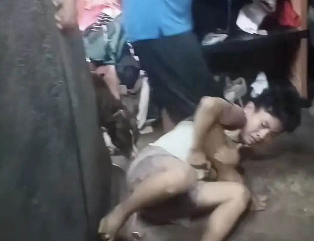 Viral! Anak Laki-Laki Diduga Lindungi Ibu dan Adiknya, Aksi Beraninya Bikin Warganet Terharu