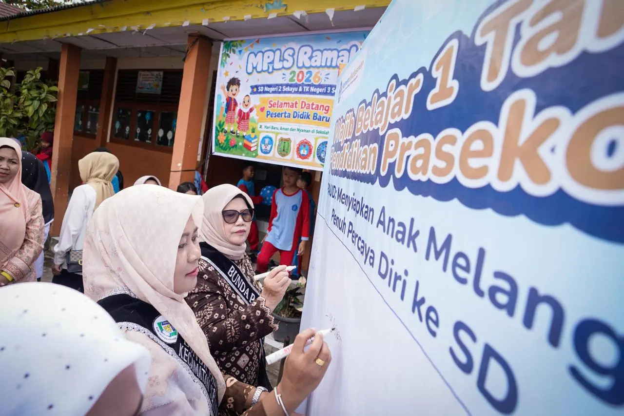 Tinjau Penutupan MPLS di Sekayu, Bunda PAUD Muba Tegaskan Komitmen Wajib Satu Tahun Pendidikan Prasekolah