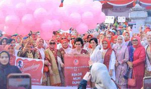Ribuan Peserta Semarakkan Parade Kebaya dan Songket di Jembatan Ampera, UMKM Ikut Kebanjiran Rezeki