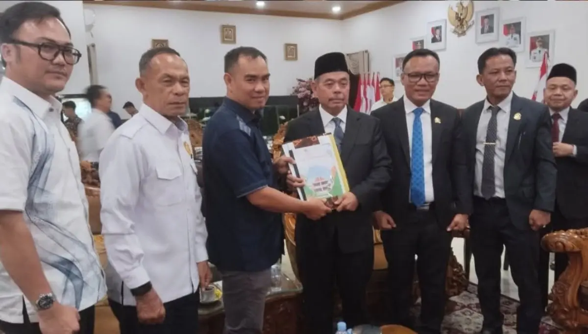 Pansus Perkebunan DPRD Sumsel Serahkan Rekomendasi Tata Kelola Perkebunan ke Pemkab Lahat