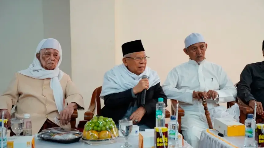 Ma'ruf Amin dan Kiai Sepuh Bertemu di Lirboyo, Minta Prabowo Tegas Jika Ada Pejabat Intervensi Muktamar NU