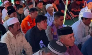 Salat Jumat Bersama Warga Terdampak Gempa, Wapres Gibran Doakan Keselamatan Masyarakat NTT