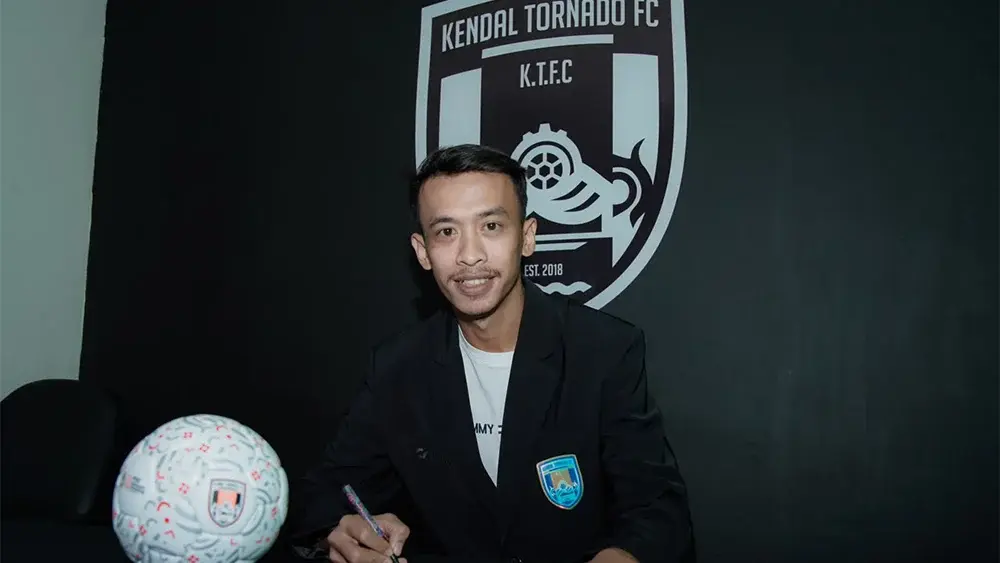 Fikron Afriyanto Gabung Kendal Tornado FC, Siap Bantu Laskar Badai Pantura Kejar Promosi