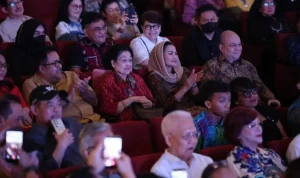 Megawati-Peluncuran-Buku-Eros-Djarot Megawati Hadiri Peluncuran Otobiografi Erros Djarot, Dimeriahkan Sejumlah Musisi Nasional