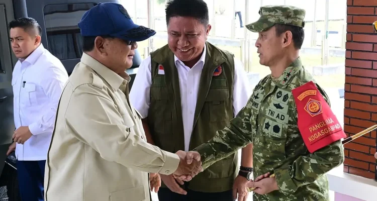 Prabowo Siapkan 2 Helikopter Water Bombing untuk Perkuat Penanganan Karhutla Sumsel