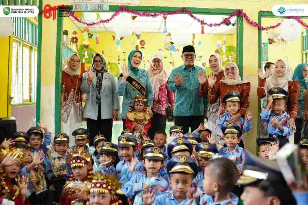 Ketua TP PKK Sumsel Feby Herman Deru Tinjau PAUD Binaan dan Dorong UMKM Muara Enim