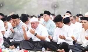 Solat-Istiqo-Sumsel-Gubernur-Sumsel Salat Istisqa di Griya Agung, Herman Deru Ajak Warga Hadapi Kemarau dengan Doa dan Gotong Royong