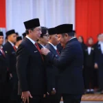 Gubernur Herman Deru Serahkan Satyalancana Karya Satya kepada 491 PNS, Tegaskan Take Home Pay Tak Dikurangi