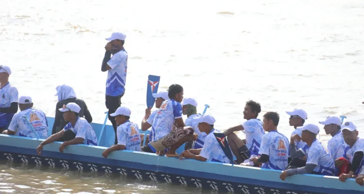 Ribuan Warga Padati Tepian Sungai Musi, Ogan Ilir Juara 1 Perahu Bidar 2026