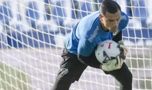 Liga Spanyol : Tiga Penyelamatan Emil Audero Bantu Rayo Vallecano Amankan Kemenangan
