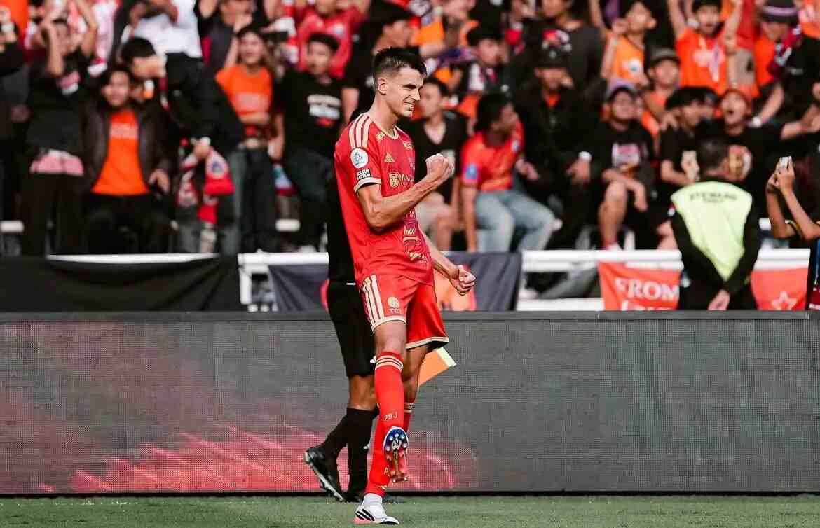 Persija Jakarta Tekuk Persib Bandung 2-1, Ivan Mamut Jadi Pahlawan di Menit Akhir