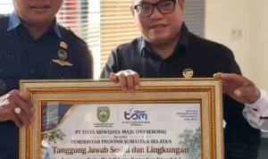 TJSL-PT-TSM-Talang-Kepuh PT Tirta Sriwijaya Maju Salurkan Bantuan Paving Block untuk Kantor Desa Talang Buluh