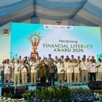 Cik Ujang Terima Financial Literacy Award dari OJK, Sumsel Perkuat Literasi Keuangan Generasi Muda