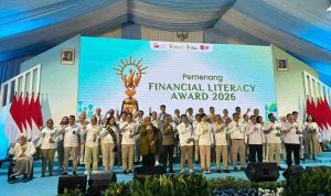 Cik Ujang Terima Financial Literacy Award dari OJK, Sumsel Perkuat Literasi Keuangan Generasi Muda Cik Ujang Terima Financial Literacy Award dari OJK, Sumsel Perkuat Literasi Keuangan Generasi Muda