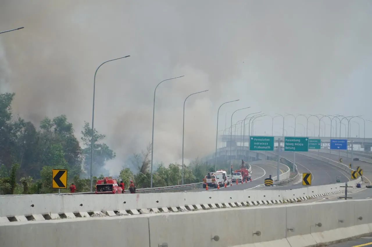Herman Deru Bersama Kepala BNPB dan Menhut Tinjau Karhutla di Tol Kayu Agung-Palembang