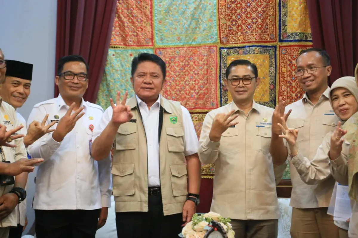 Herman Deru Minta Pemda Jemput Bola Verifikasi Penerima Bantuan Bedah Rumah di Sumsel