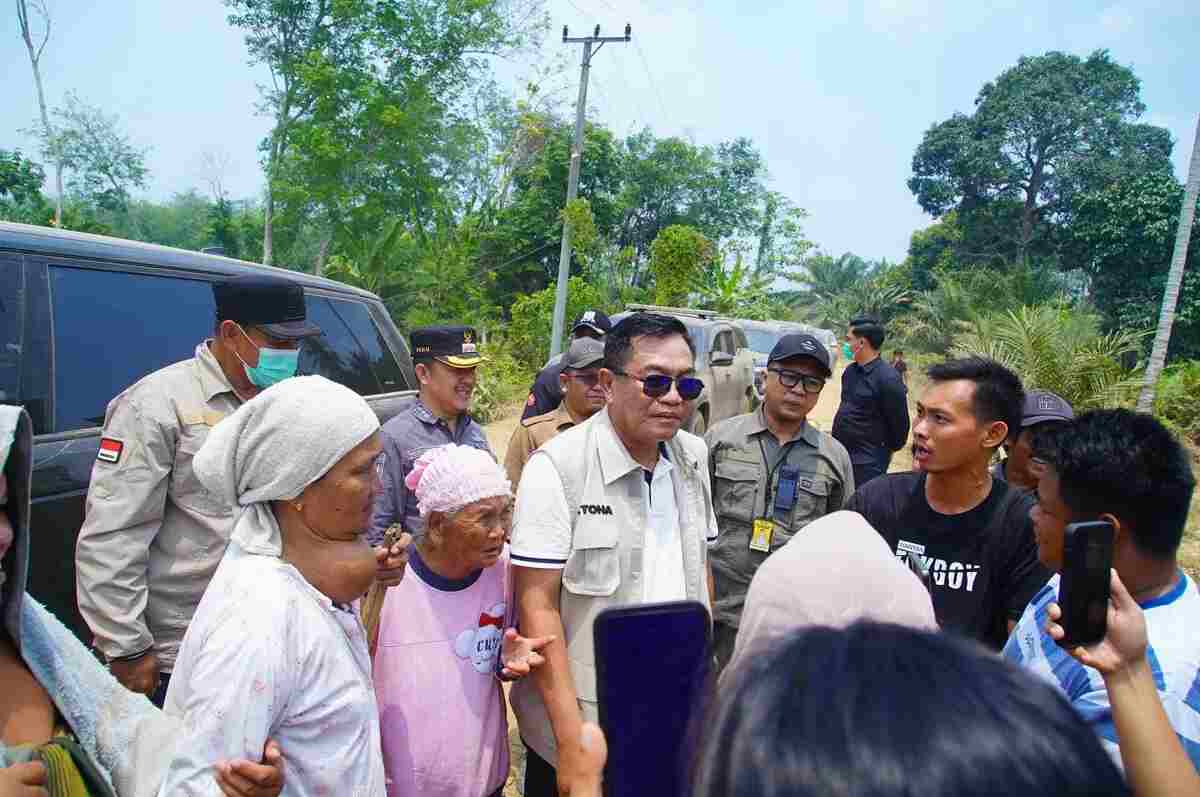 Warga Keluhkan Kabel PLN Putus, Bupati Toha Langsung Hubungi Manager PLN
