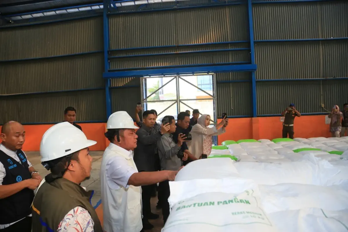 Tinjau Gudang Bulog Lubuklinggau, Herman Deru Pastikan Stok Beras Sumsel Aman hingga 10 Bulan