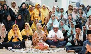 Feby Herman Deru Ajak Para Ibu Teladani Akhlak Nabi Muhammad SAW Feby Herman Deru Ajak Para Ibu Teladani Akhlak Nabi Muhammad SAW