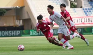 De Red FC Tahan Persis Solo 0-0, Strategi Aji Santoso Berbuah Satu Poin