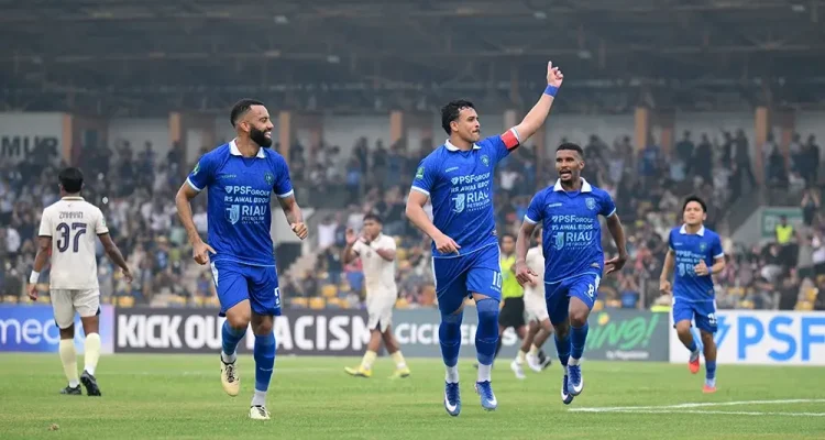 Sempat Tertinggal Penalti, PSPS Comeback dan Kokoh di Puncak Grup A