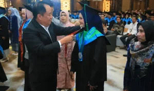 109 Mahasiswa USS Diwisuda, Cik Ujang Berpesan agar Lulusan Ikut Majukan Sumsel 109 Mahasiswa USS Diwisuda, Cik Ujang Berpesan agar Lulusan Ikut Majukan Sumsel