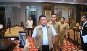 Herman Deru Pastikan Pesawat untuk Operasi Dry Ice Berangkat Besok ke Sumsel Herman Deru Pastikan Pesawat untuk Operasi Dry Ice Berangkat Besok ke Sumsel