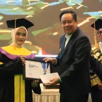 Wisuda UT Palembang, Cik Ujang Tantang Lulusan Berkontribusi Nyata bagi Sumsel