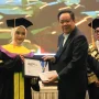 Wisuda UT Palembang, Cik Ujang Tantang Lulusan Berkontribusi Nyata bagi Sumsel