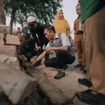 Dari Taman Kota hingga Ruang Aman Asap, Ratu Dewa Salurkan 4.000 Laptop untuk Siswa Miskin. FG : viralsumsel.com